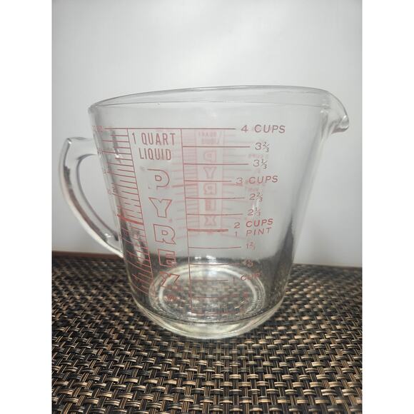 Vintage Pyrex Red 4 Cups Quart Liquid D Handle Glass HTF Measuring Cup USA Heavy - Picture 2 of 7